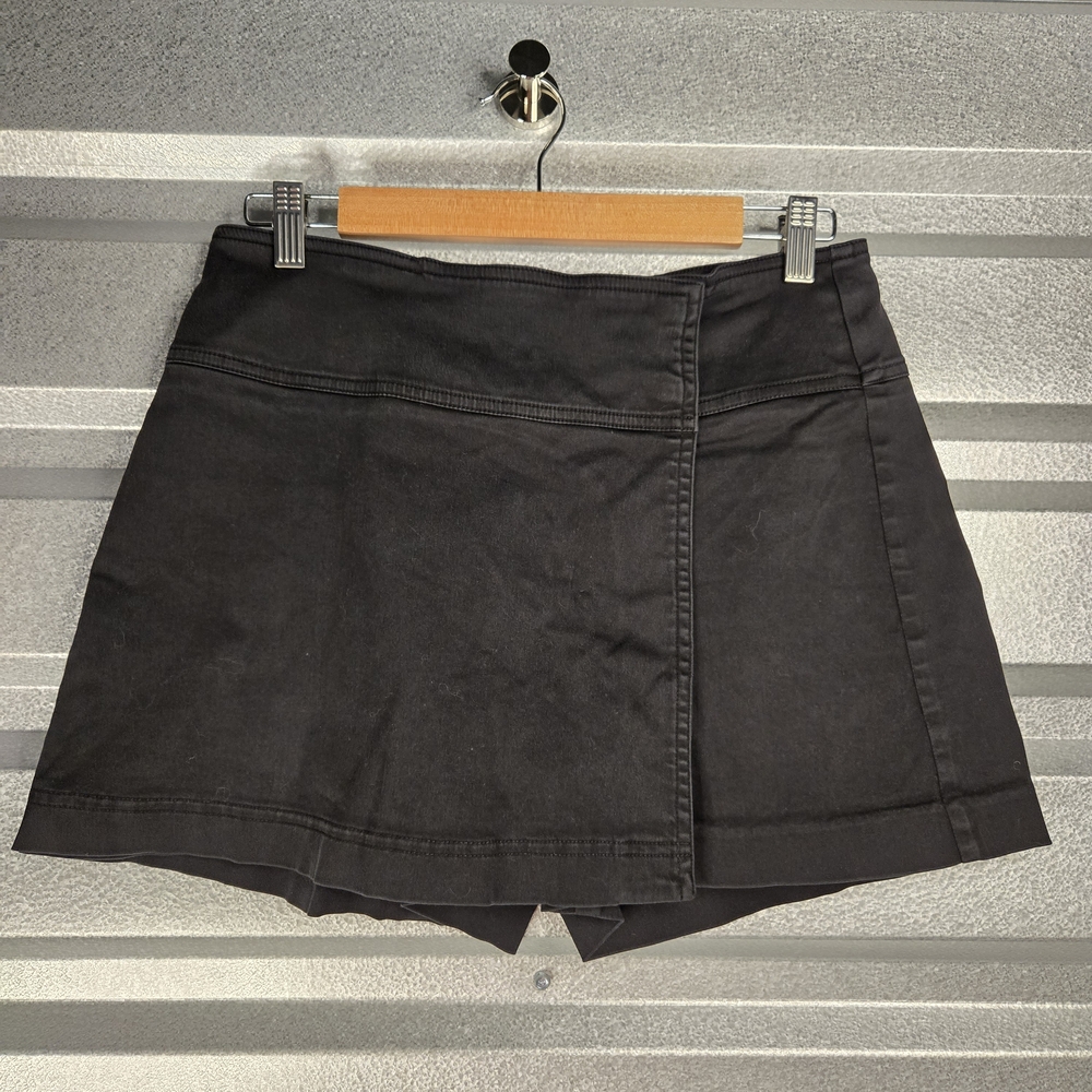 Cache Black Stretch Skort – Size 6